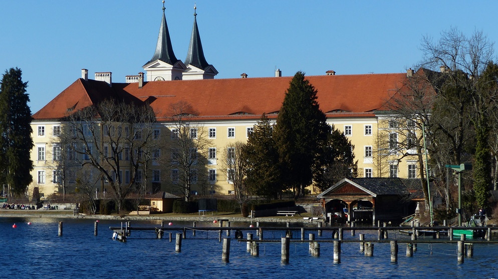Ehemalige Benediktinerabtei Tegernsee, die König Max I. Joseph 1817 kaufte und durch den Hofarchitekten Leo von Klenze in eine königliche Sommer- und Familienresidenz umbauen ließ. | Bildquelle: BR/Dr. Bernhard Graf