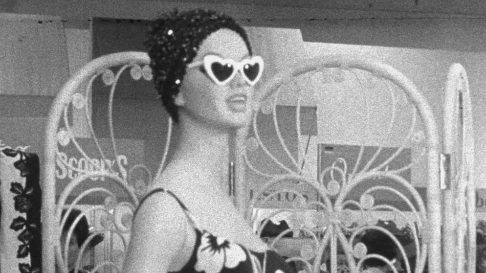 Suche nach Mode zu kleinen Preisen in Paris 1964. | Bildquelle: BR