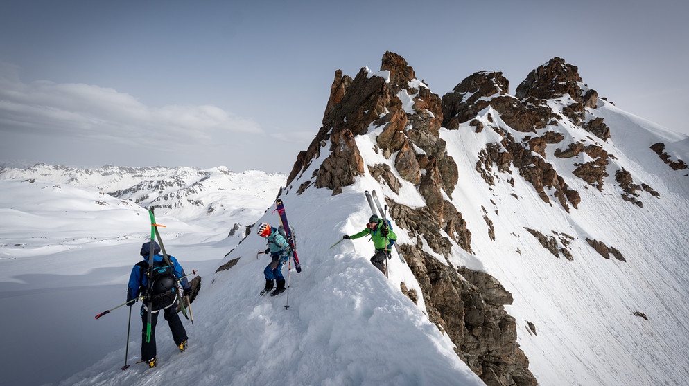 Skizourengehen im winterlichen Hochgebirge | Bildquelle: BR/Lukas Pilz