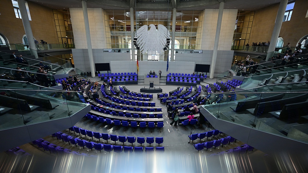 25.03.2025, Berlin: Die Abgeordneten kommen zur konstituierenden Sitzung des neuen Bundestags. Foto: Sebastian Christoph Gollnow/dpa +++ dpa-Bildfunk +++ | Bildquelle: dpa-Bildfunk/Sebastian Christoph Gollnow