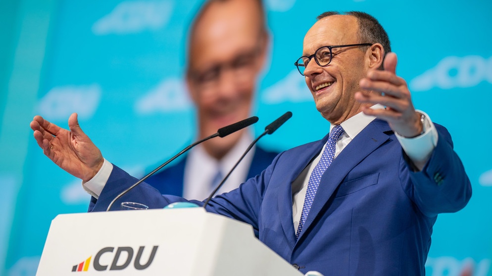 03.02.2025, Berlin: Friedrich Merz, Unions Kanzlerkandidat und CDU Bundesvorsitzender, spricht beim 37. Bundesparteitag der CDU. Die CDU will bei dem Parteitag ein ·Sofortprogramm· beschließen, das direkt nach der Bundestagswahl bei einer Regierungsbildung umgesetzt werden soll. Foto: Michael Kappeler/dpa +++ dpa-Bildfunk +++ | Bildquelle: dpa-Bildfunk/Michael Kappeler