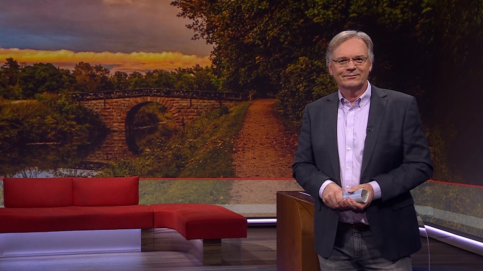 Charly Hilpert beim Moderieren von der Frankenschau aktuell. | Bildquelle: BR