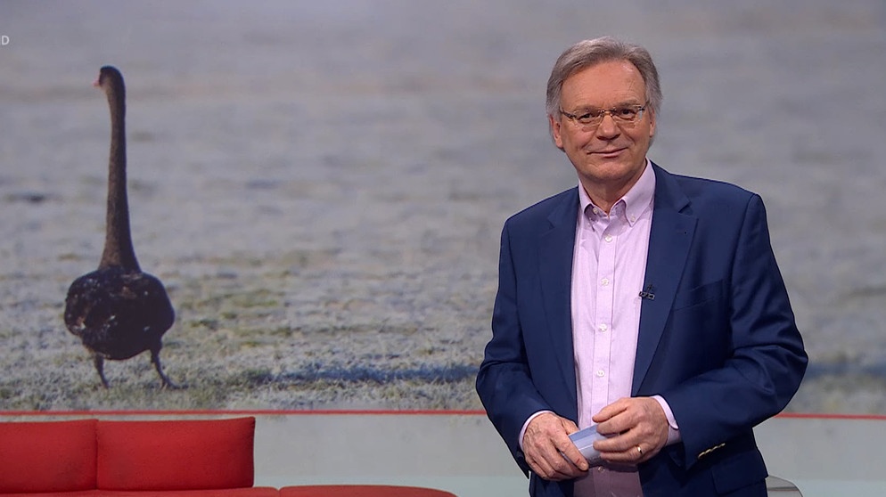 Moderator Charly Hilpert moderiert die Sendung. | Bildquelle: BR