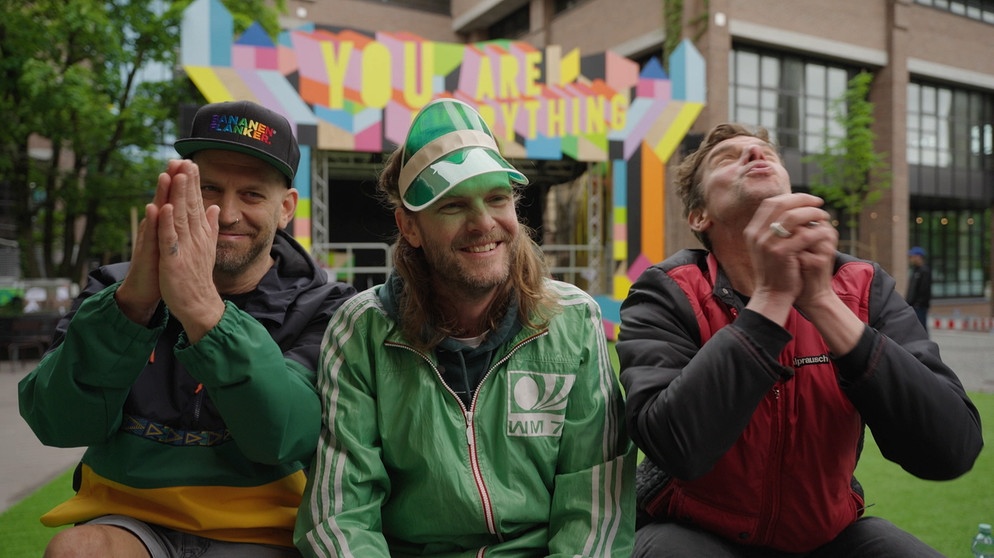 Die Sportfreunde Stiller singen Fußballlieder | Bildquelle: BR