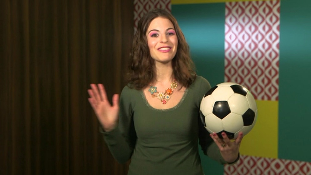 Dana mit Fußball | Bildquelle: Bayerischer Rundfunk