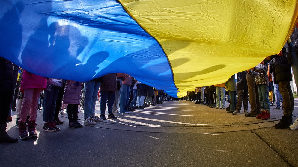 Protest gegen den Ukrainekrieg | Bildquelle: picture alliance / Hans Ringhofer / picturedesk.com | Hans Ringhofer