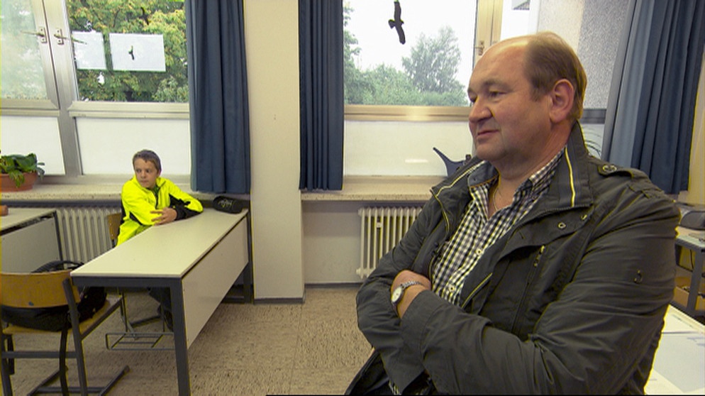 Direktor Werner Kergl kämpft um den Erhalt seiner Schule. | Bildquelle: BR/BR