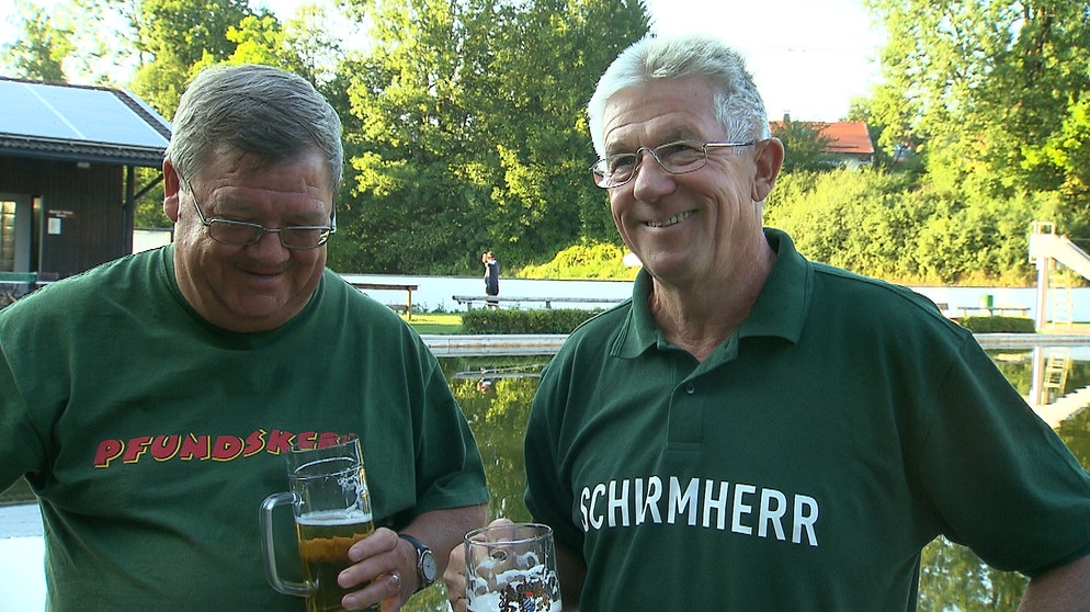 Dieter Meinecke (links) und Bill Mozer sind echte Freibad-Spezln. | Bildquelle: BR/megaherz GmbH