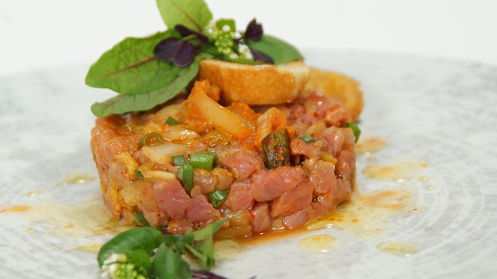 Kalbstatar mit bayerischem Kimchi. | Bildquelle: BR / Frank Johne