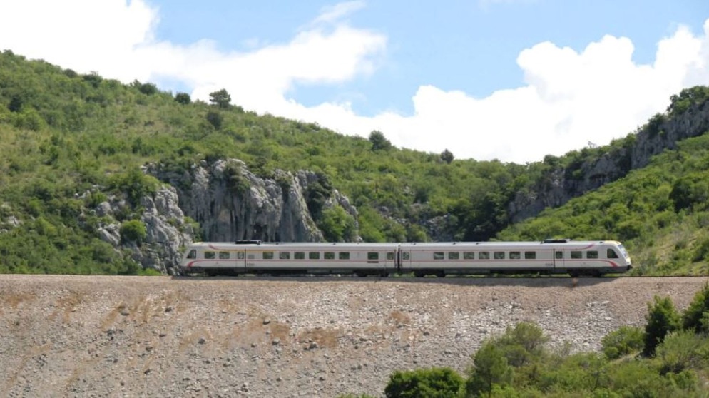 Eisenbahn-Romantik | Reportage-Reihe - "Strecken 8" auf neuen Gleisen - Bahnwunder vom Balkan | Bildquelle: SWR