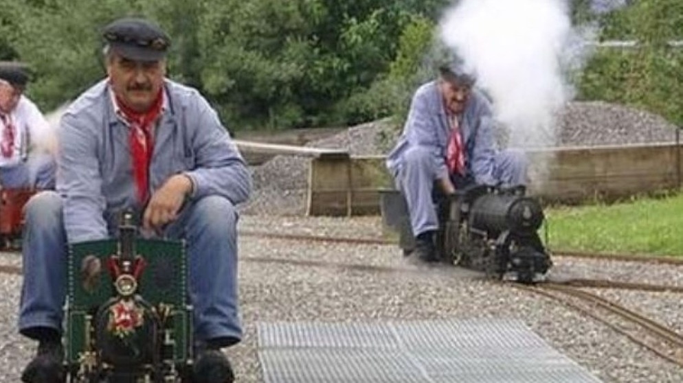Von Bahnen, Bergen & Pilgern - Einsiedler bei ihrem Hobby | Bildquelle: SWR