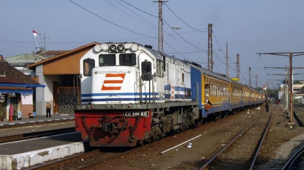 In Bandung haben wir den Zug gewechselt. Der Argowilis-Express verbindet seit 1998 die Städte Bandung und Surabaya. | Bildquelle: SWR