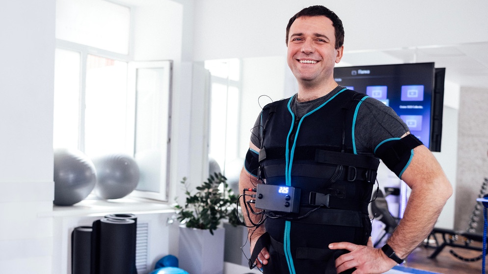 Man beim Elektromyostimulations-Training | Bildquelle: picture-alliance/dpa