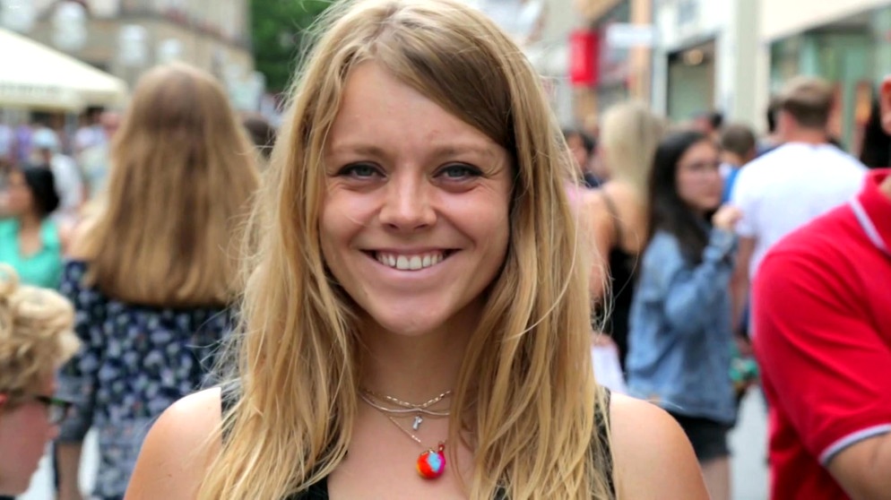 Campus Magazin-Moderatorin Sabine Pusch | Bildquelle: Bayerischer Rundfunk