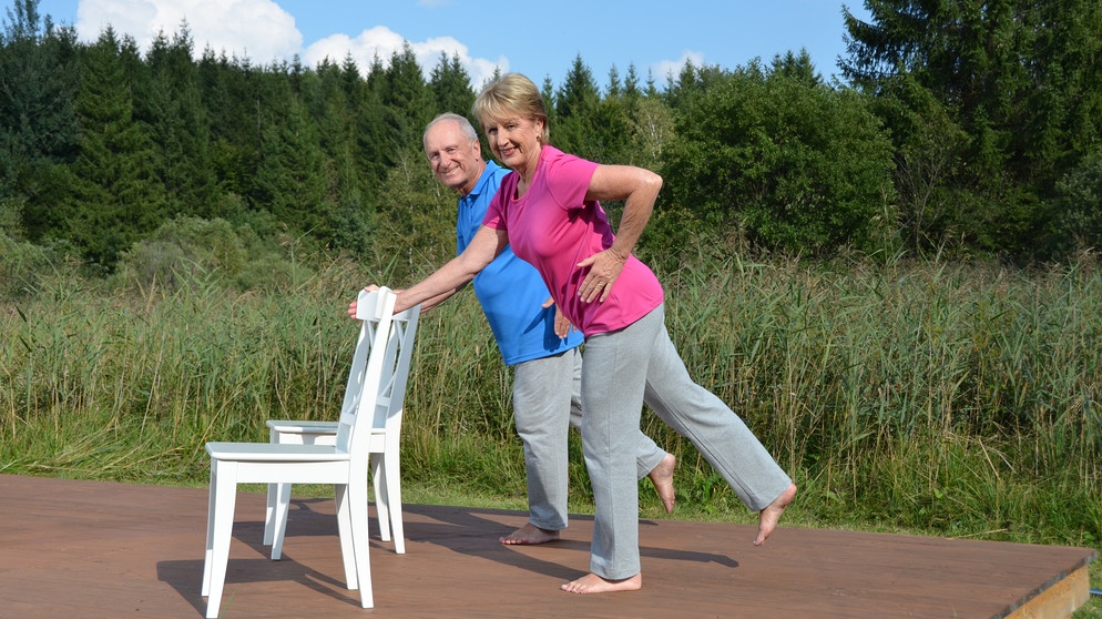 Sepp und Paula Fastner in der Tele-Gym-Staffel Aktiv und beweglich mit 60+ | Bildquelle: BR/PSF Film + Video GmbH