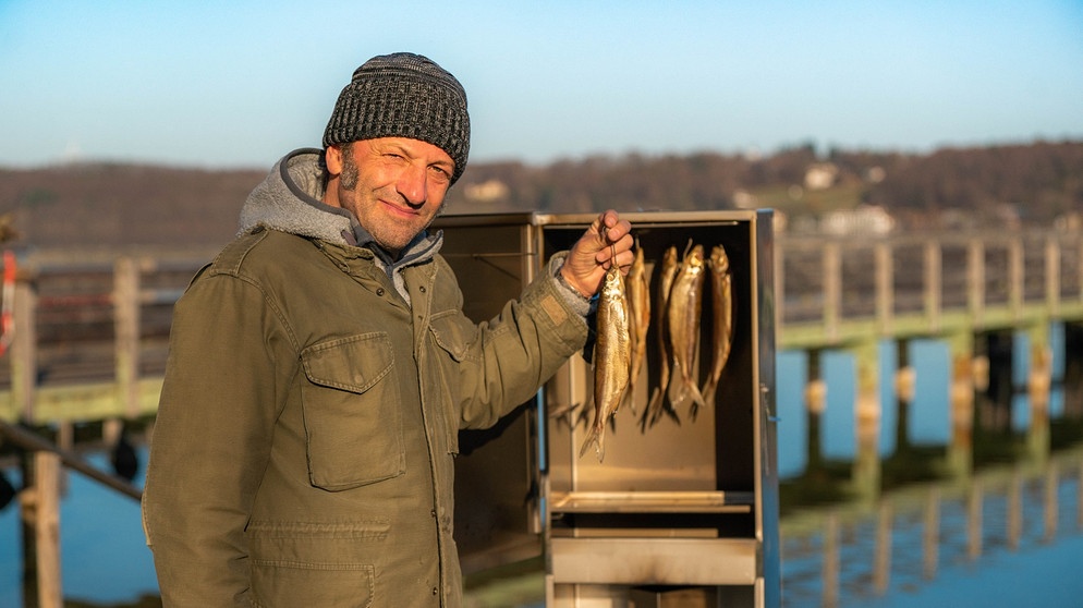 Schmidt Max und der selbst geräucherte Fisch | Bildquelle: André Goerschel
