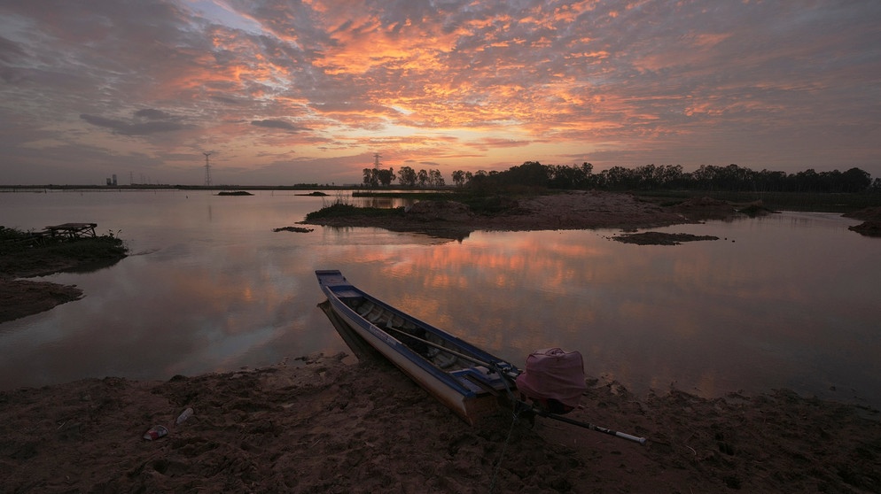 Fischerboot in Kambodscha | Bildquelle: dpa-Bildfunk/Heng Sinith