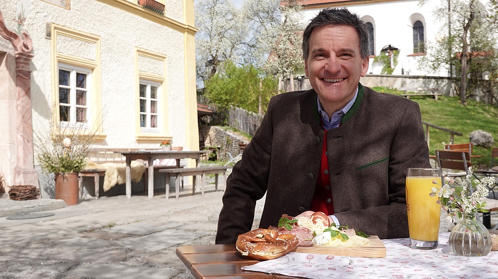 Florian Schrei, Moderator der Magazinsendung "Zwischen Spessart und Karwendel" im BR Fernsehen | Bildquelle: BR/Kathrin Lindauer