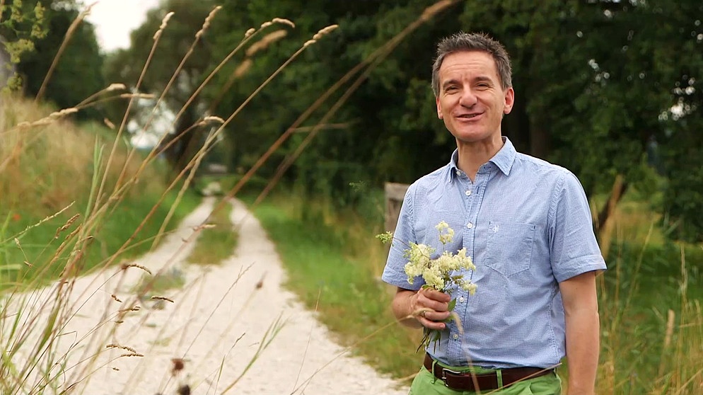 Florian Schrei, Moderator der Magazinsendung "Zwischen Spessart und Karwendel" im BR Fernsehen | Bildquelle: BR/Claudia Eberle