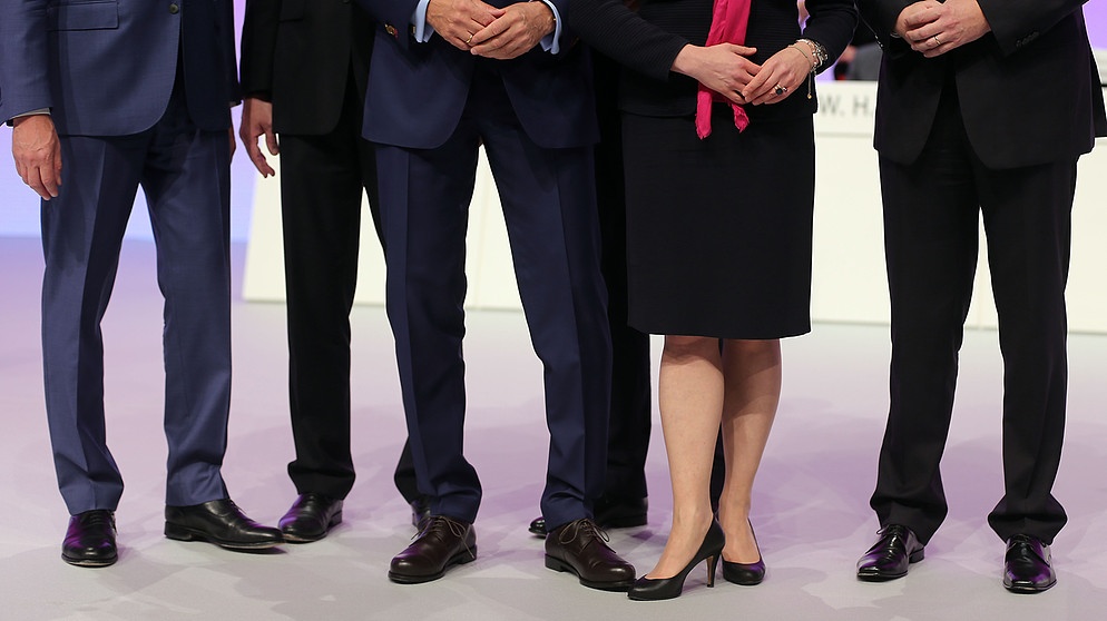 Symbolbild: Frauen sind in der Politik unterrepräsentiert | Bildquelle: picture-alliance/dpa