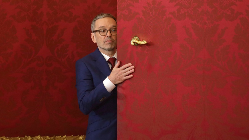 06.01.2025, Österreich, Wien: Österreichs FPÖ-Chef Herbert Kickl verlässt das Präsidialamt nach einem Treffen mit Bundespräsident Van der Bellen. Foto: Heinz-Peter Bader/AP/dpa +++ dpa-Bildfunk +++ | Bildquelle: dpa-Bildfunk/Heinz-Peter Bader
