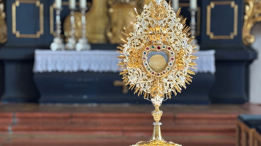 Monstranz in der Pfarrkirche St. Vitus in Burglengenfeld  | Bildquelle: BR/ Elisabeth Möst 