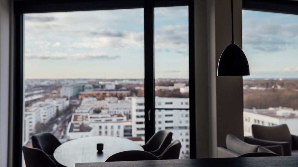 Ein möbliertes Apartment in München. | Bildquelle: BR/Johanna Schlüter