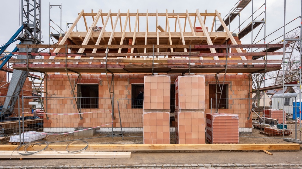 Baustelle für ein neues Einfamilienhaus | Bildquelle: colourbox.com