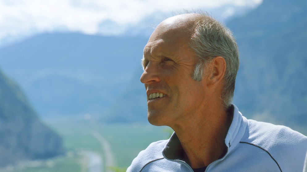 Porträt Hermann Magerer, im Hintergrund ein weites Tal | Bildquelle: BR/Foto Sessner