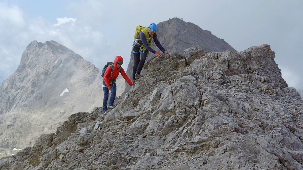 Sabrina Tauscher, Andi Tauser beim Aufstieg auf die Hochfrottspitze | Bildquelle: BR/Tangram Film International