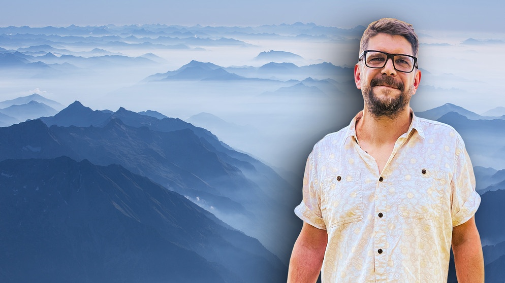 Bergpanorama im Hintergrund, Arzt und Regisseur Nicolai Niessen | Bildquelle: Nicolai Niessen, BR Montage: BR