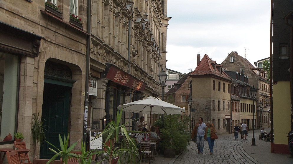 Im Michaelsviertel gibt es viele Wirtshäuser und Läden mit Werkstätten. | Bildquelle: BR