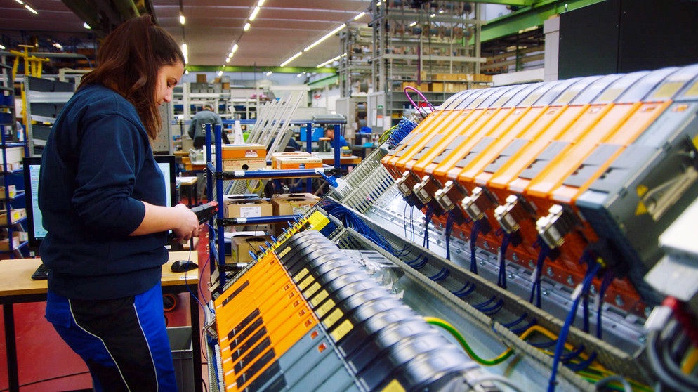Industrieelektriker Fachrichtung Betriebstechnik | Bildquelle: BR