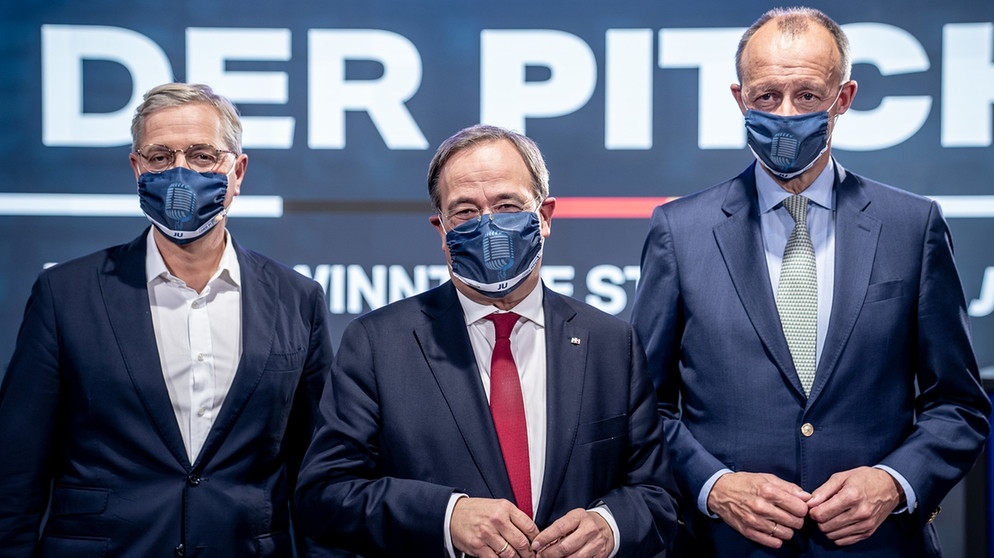 ARCHIV - 17.10.2020, Berlin: Die drei Kandidaten für den Bundesvorsitz der CDU, Armin Laschet (M), Friedrich Merz (r) und Norbert Röttgen (l) stehen nach einem Mitglieder-Talk der Jungen Union nebeneinander. (zu dpa «Aufsteiger und Absteiger: Das innenpolitische Jahr in Namen») Foto: Michael Kappeler/dpa-pool/dpa +++ dpa-Bildfunk +++ | Bildquelle: dpa-Bildfunk/Michael Kappeler