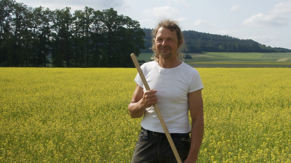 Josef Gerngroß in seinem Senffeld bei Hilpoltstein. | Bildquelle: BR/Tangram