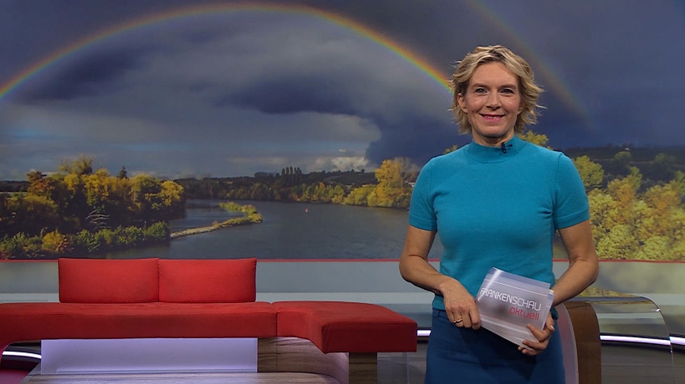 Julia Büchler moderiert die Frankenschau aktuell. | Bildquelle: BR