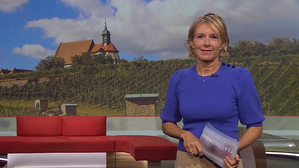 Julia Büchler moderiert die Frankenschau aktuell. | Bildquelle: BR