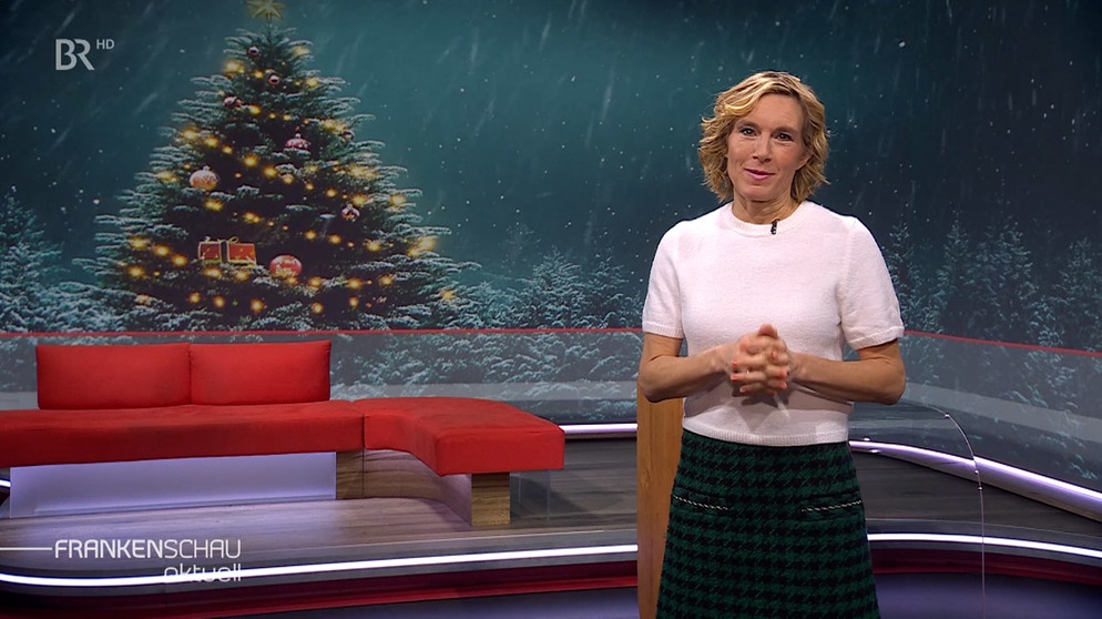 Julia Büchler moderiert die Frankenschau aktuell. | Bildquelle: BR