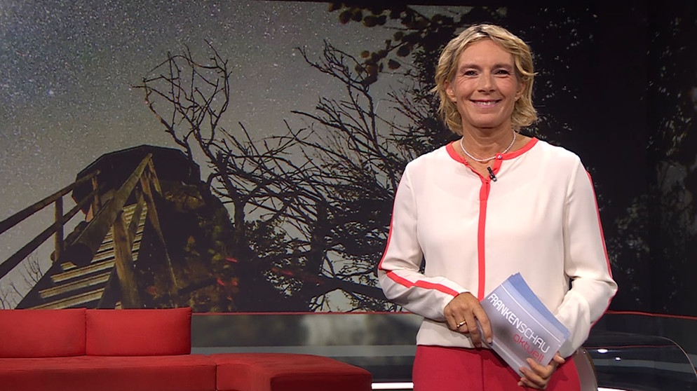 Julia Büchler moderiert die Frankenschau aktuell. | Bildquelle: BR