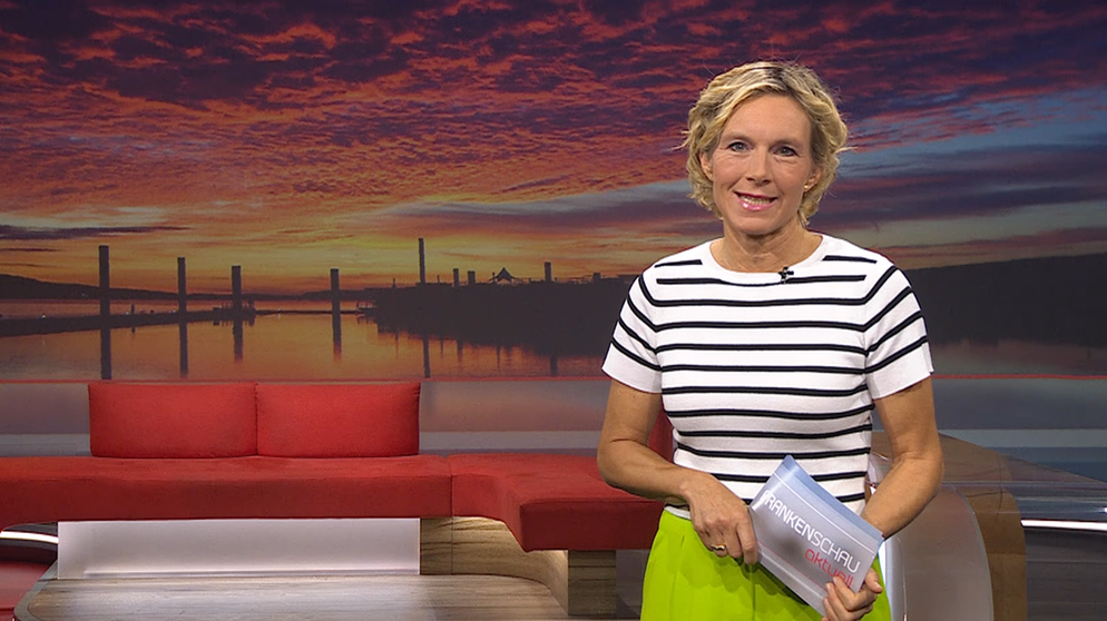 Julia Büchler moderiert die Frankenschau aktuell. | Bildquelle: BR