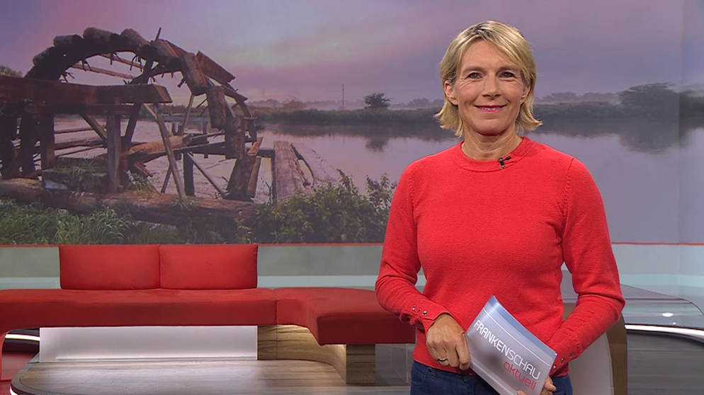 Julia Büchler moderiert die Frankenschau aktuell. | Bildquelle: BR