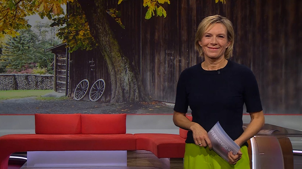 Moderatorin Julia Büchler moderiert die Frankenschau aktuell. | Bildquelle: BR