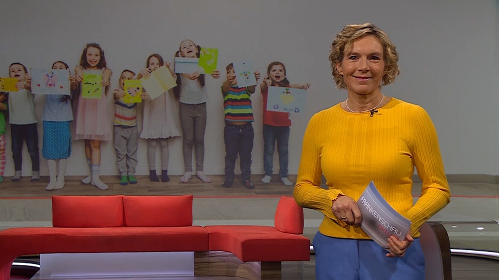 Julia Büchler moderiert die Frankenschau aktuell. | Bildquelle: BR