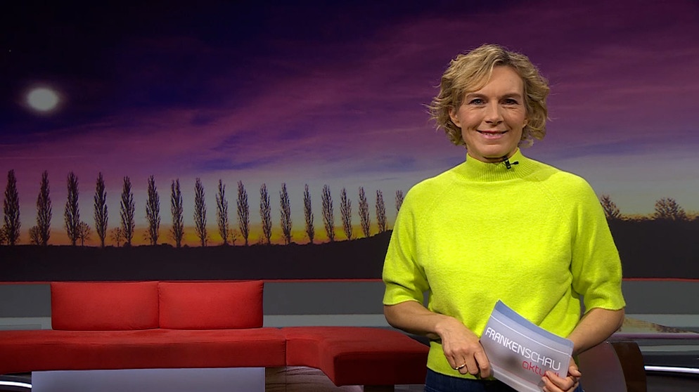 Julia Büchler moderiert die Frankenschau aktuell. | Bildquelle: BR