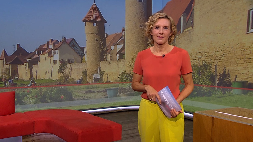 Julia Büchler moderiert die Frankenschau aktuell. | Bildquelle: BR