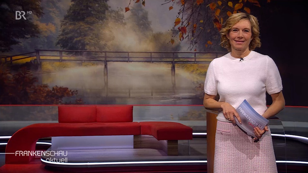 Moderatorin Julia Büchler in der Frankenschau aktuell vom 28. November | Bildquelle: BR