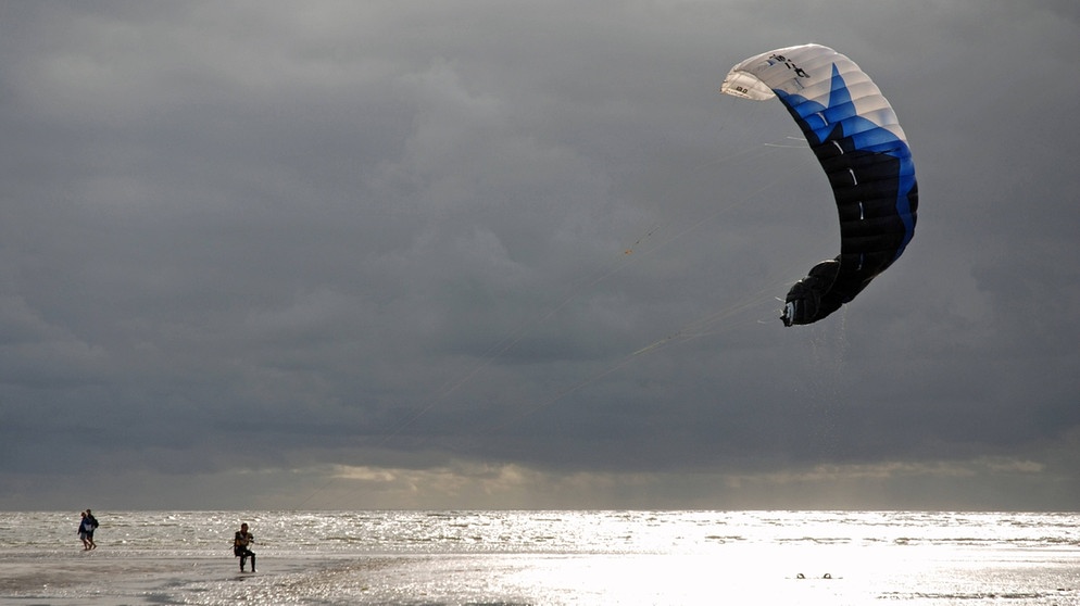 Kitesurfen | Bildquelle: picture-alliance/dpa