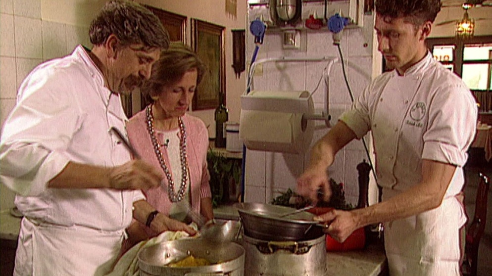 Eine Paprikacremesuppe wird gemacht. | Bildquelle: BR
