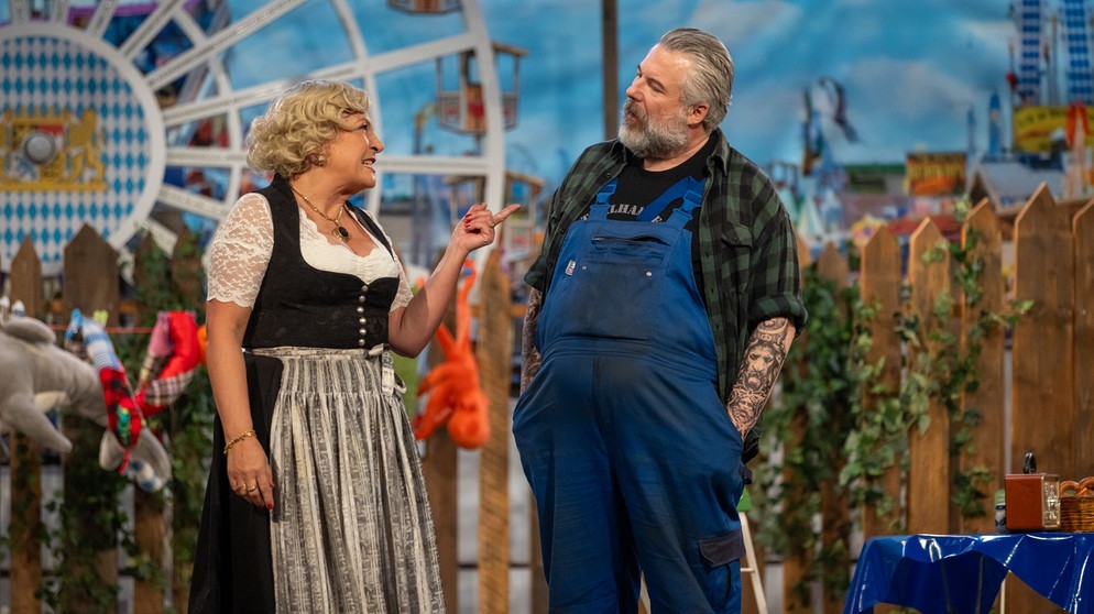 Im Dauerstreit: Wiesnwirtin Heidi (Ursula Maria Burkhart) und ihr Exmann Titus (Dieter Fischer). | Bildquelle: BR/ip media/Peter Krivograd