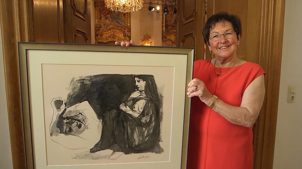 Als Grafik eines niederbayerischen Malers hat die Besitzerin das Bild zur Hochzeit geschenkt bekommen. Die Experten von "Kunst + Krempel" haben dazu überraschende Erkenntnisse. Außerdem: Eine Taschensonnenuhr und eine Holzfigur aus dem 18. Jahrhundert. | Bildquelle: BR